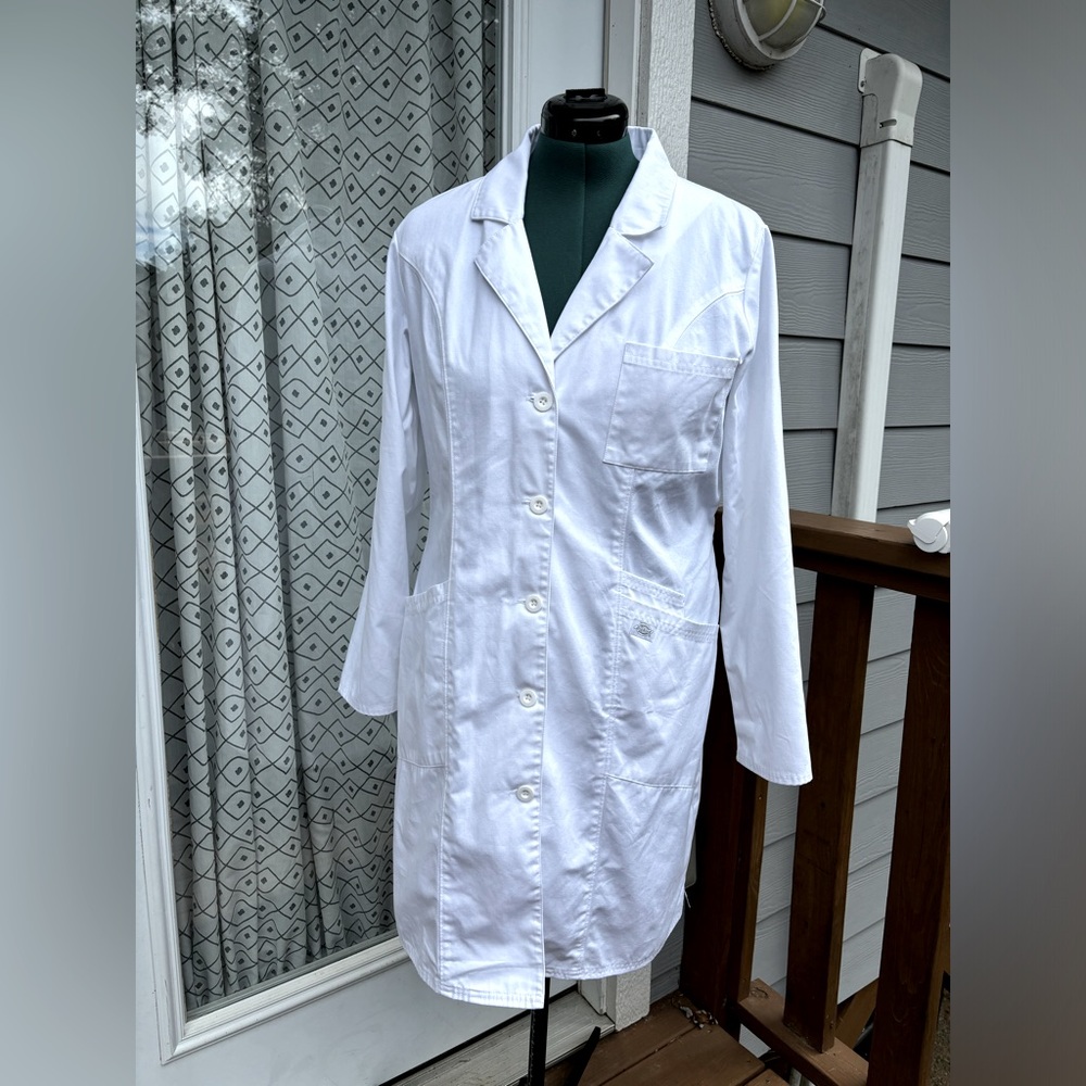 Ladies large Dickies lab coat white